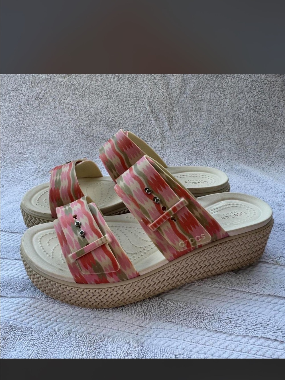 CROCS literide Women’s Pink Cream and green Patterned Platform Slide Sandals - Picture 6 of 7